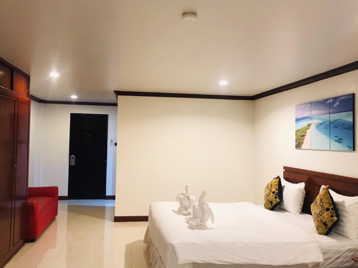 Benetti House Hostel Patong Екстериор снимка