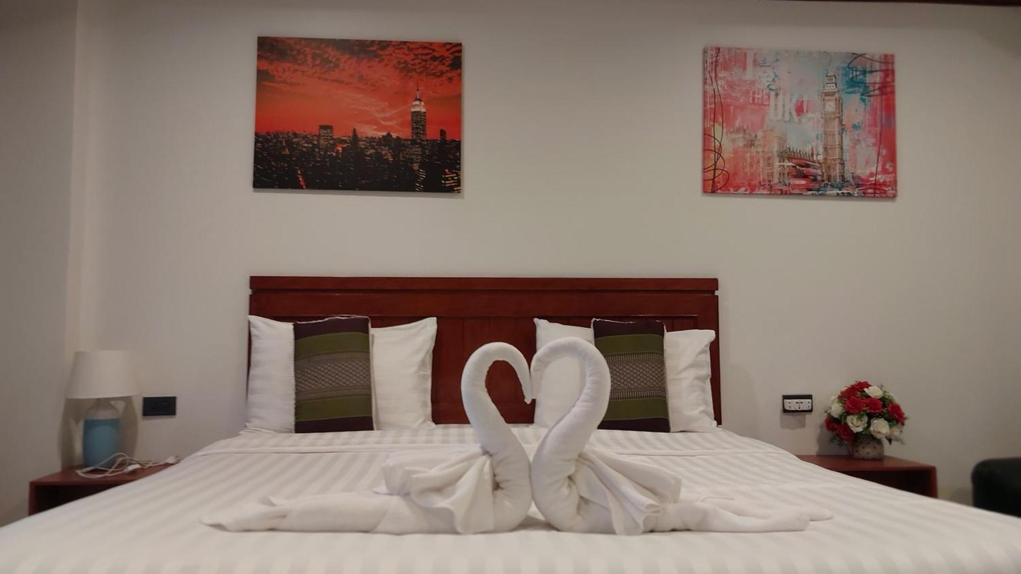Benetti House Hostel Patong Екстериор снимка