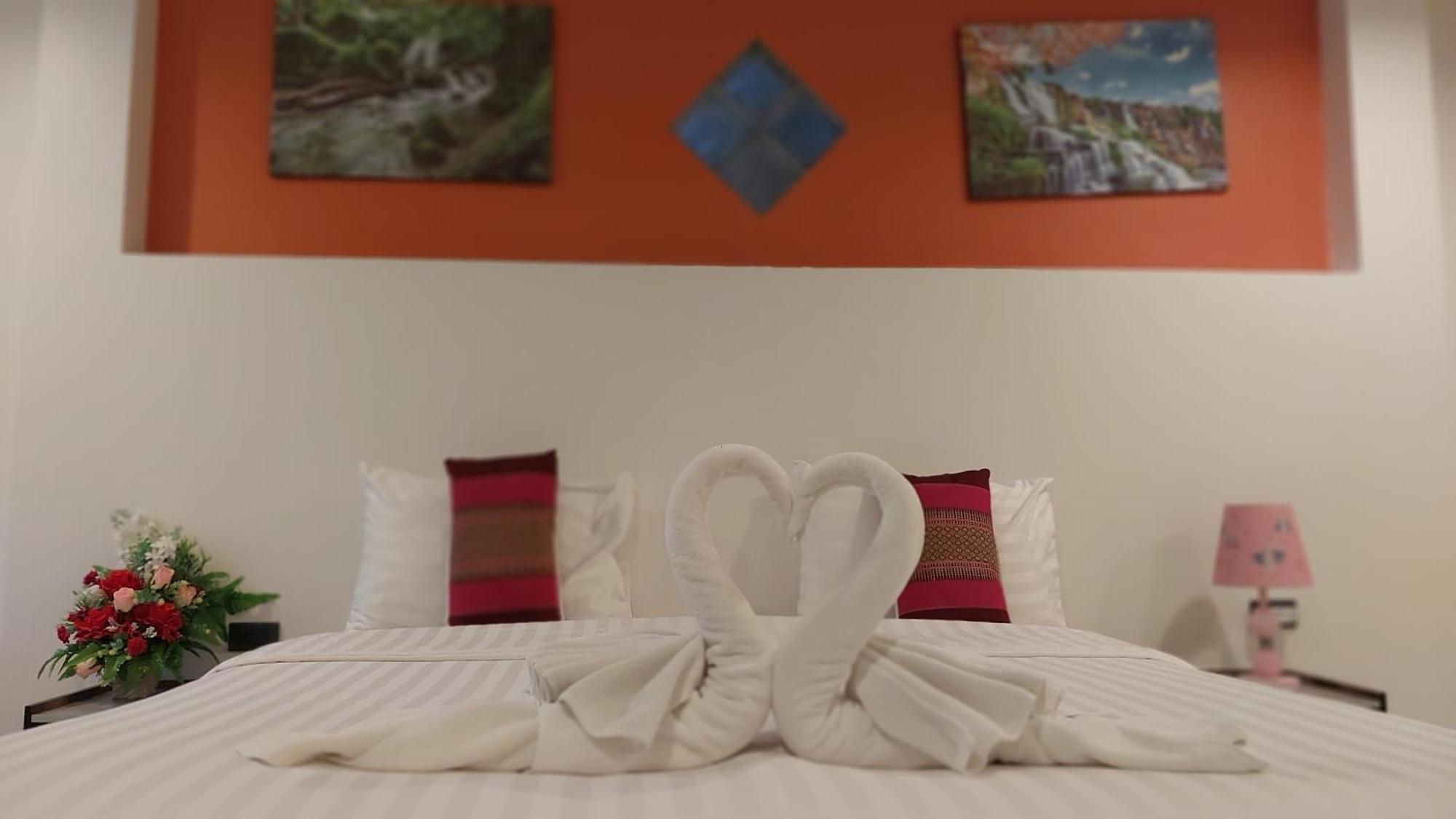 Benetti House Hostel Patong Екстериор снимка