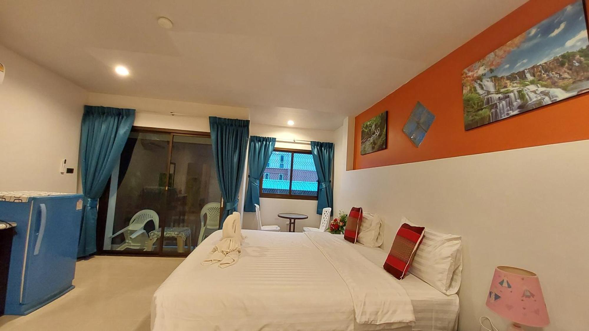 Benetti House Hostel Patong Екстериор снимка