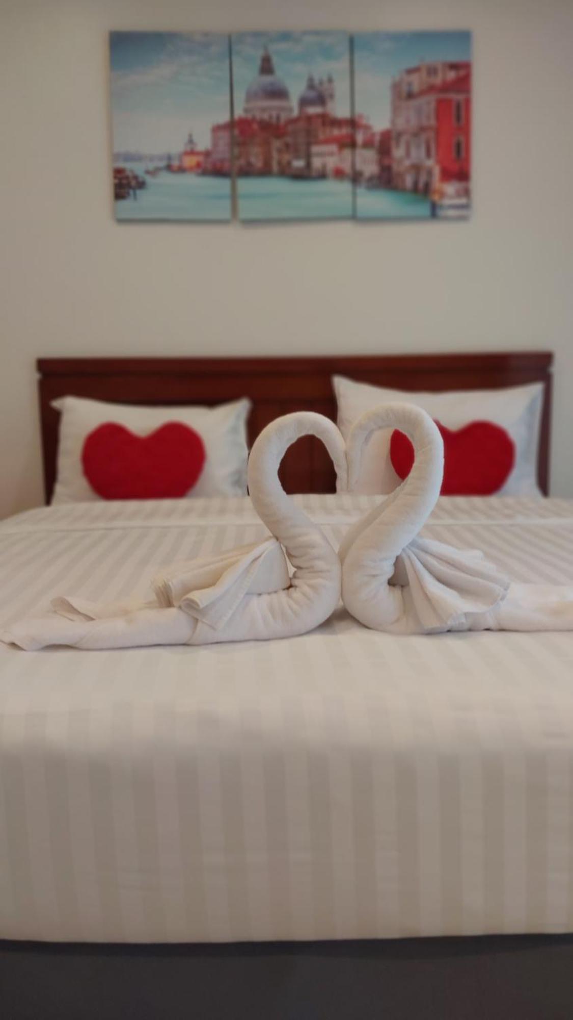 Benetti House Hostel Patong Екстериор снимка