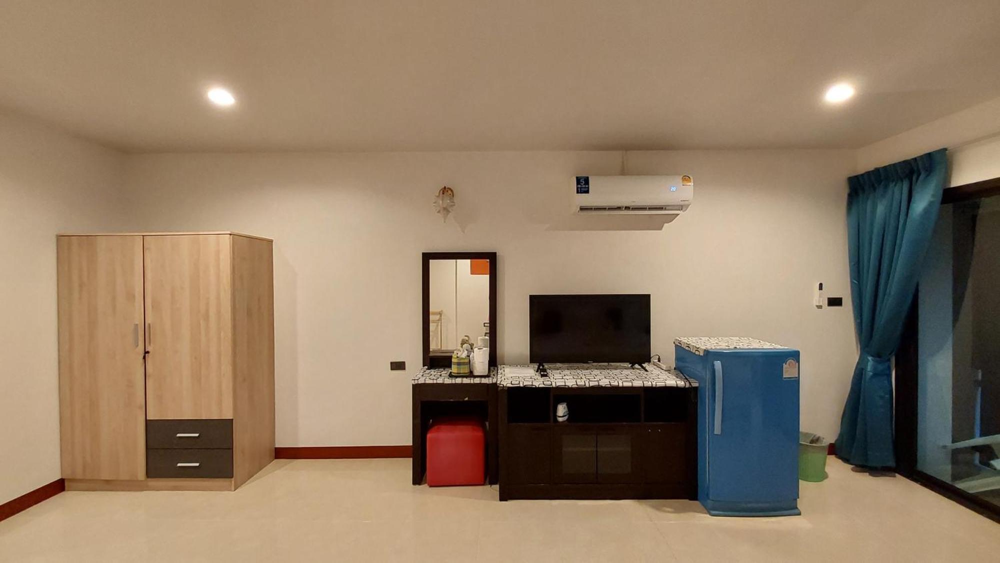 Benetti House Hostel Patong Екстериор снимка