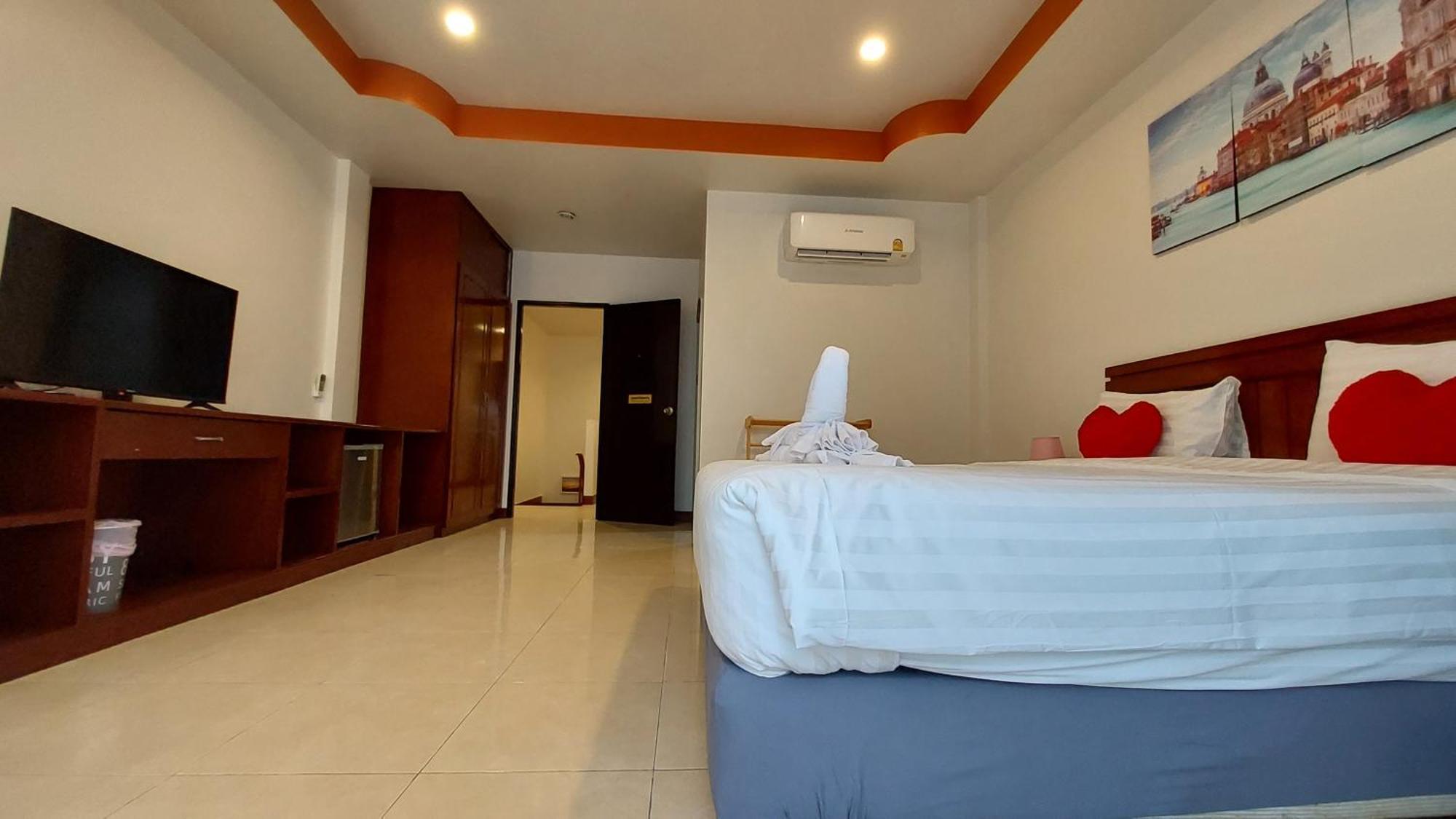 Benetti House Hostel Patong Екстериор снимка