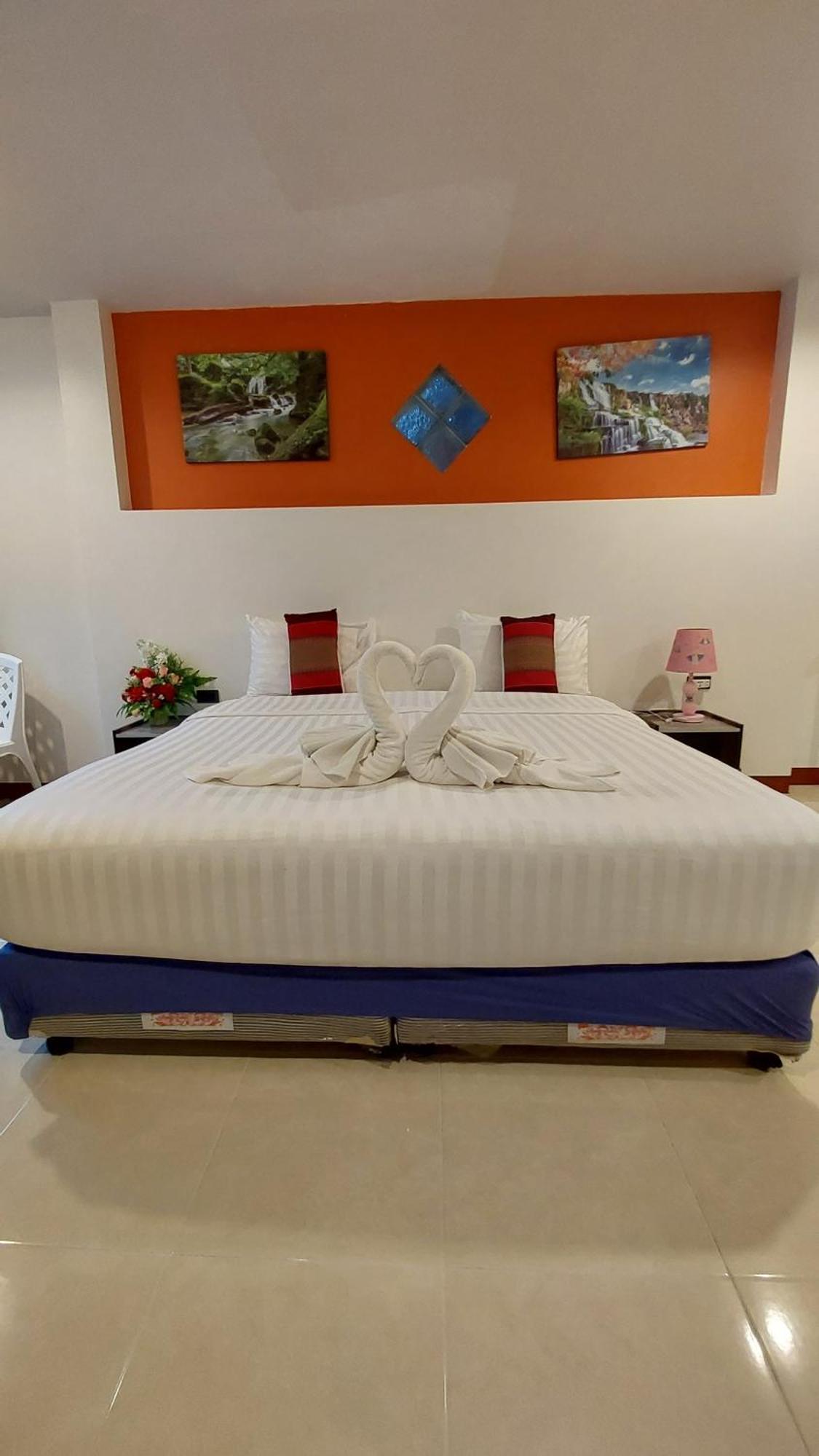 Benetti House Hostel Patong Екстериор снимка