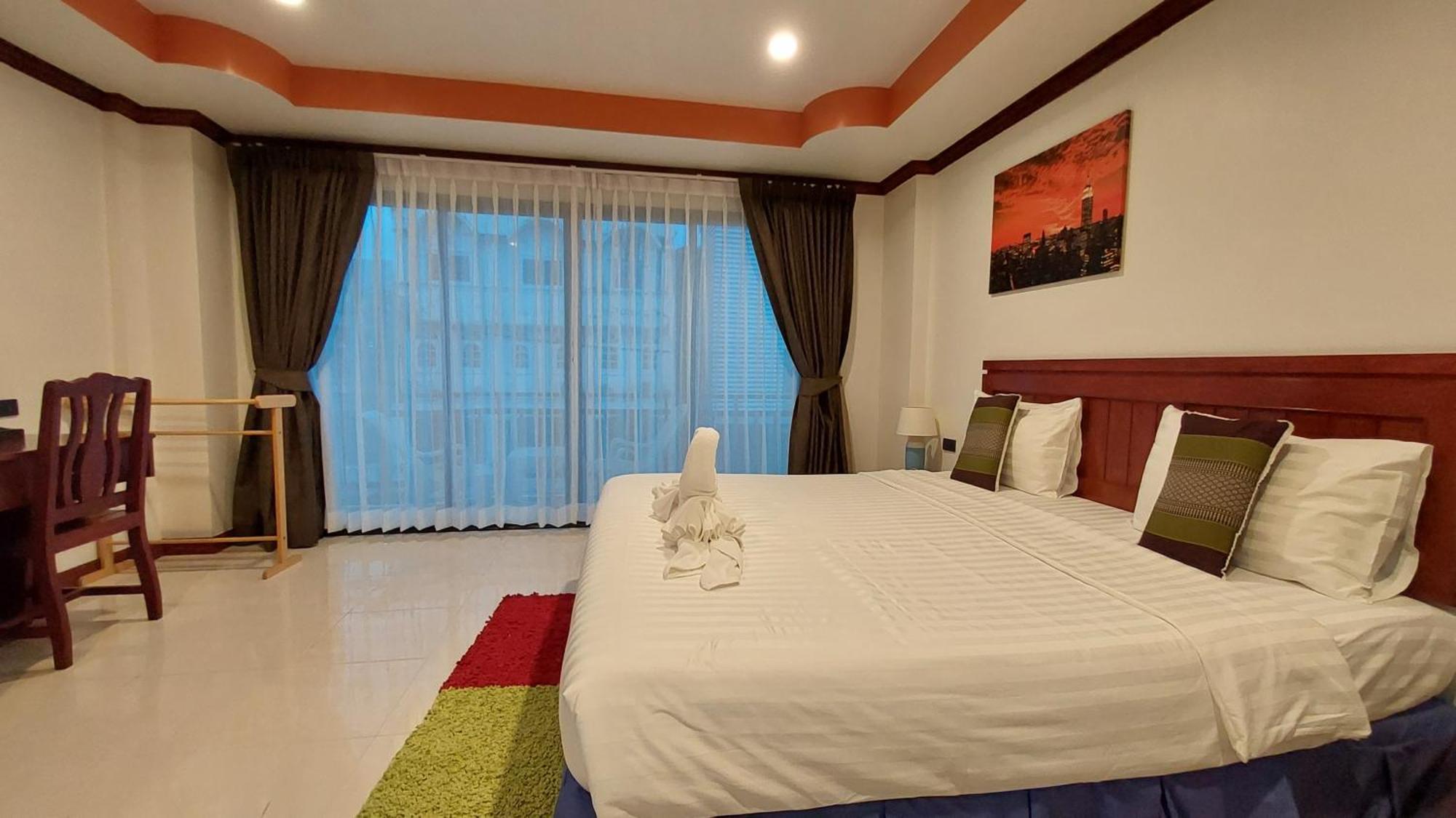 Benetti House Hostel Patong Екстериор снимка