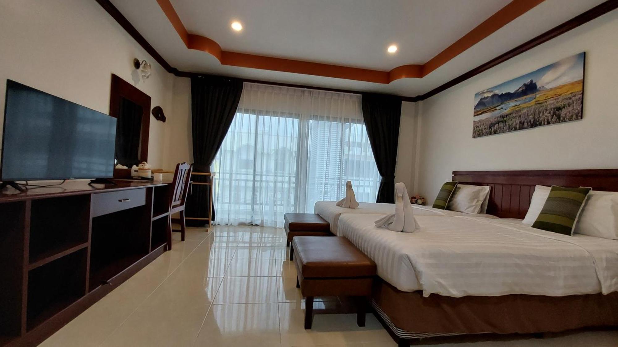 Benetti House Hostel Patong Екстериор снимка