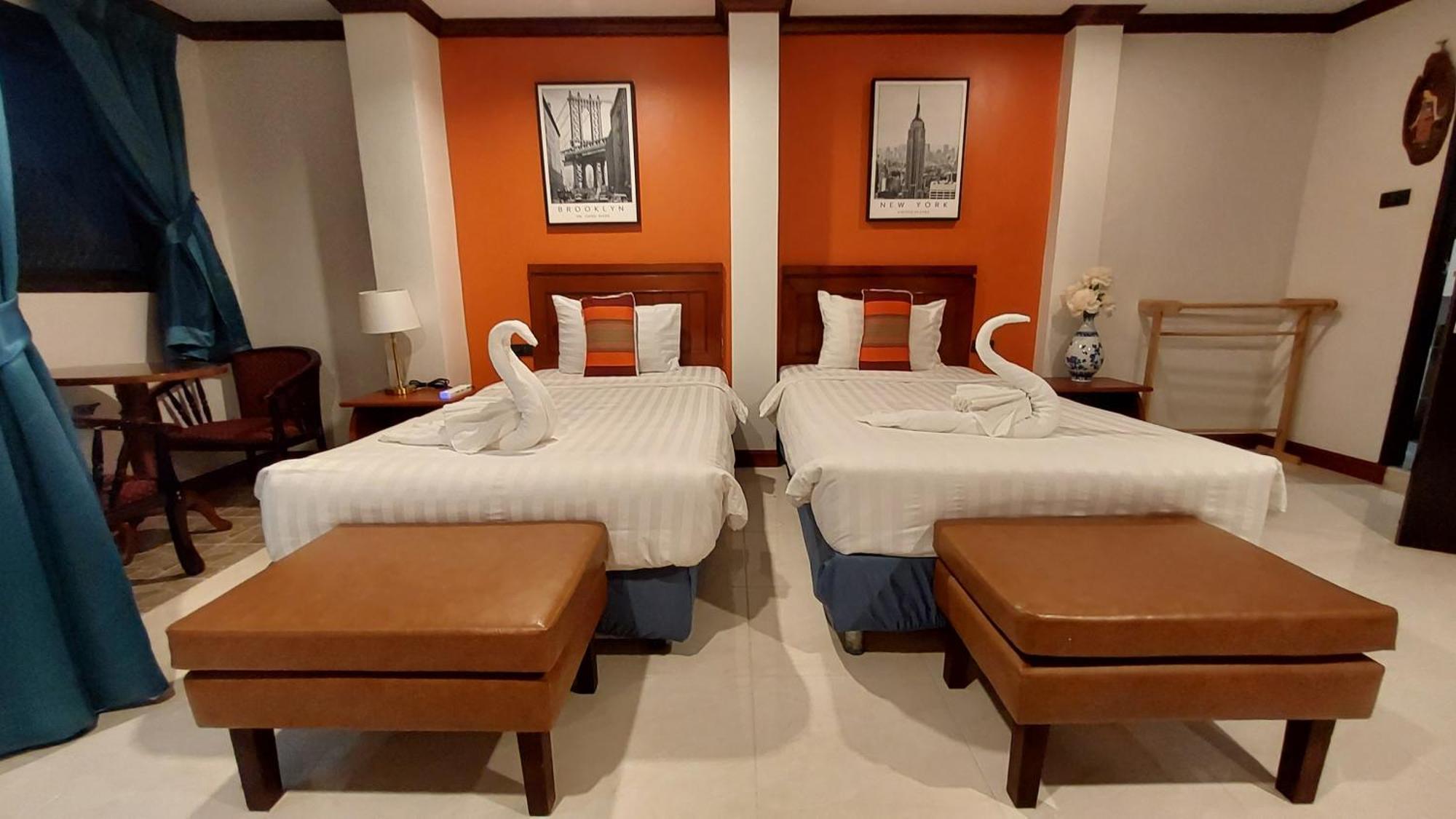 Benetti House Hostel Patong Екстериор снимка