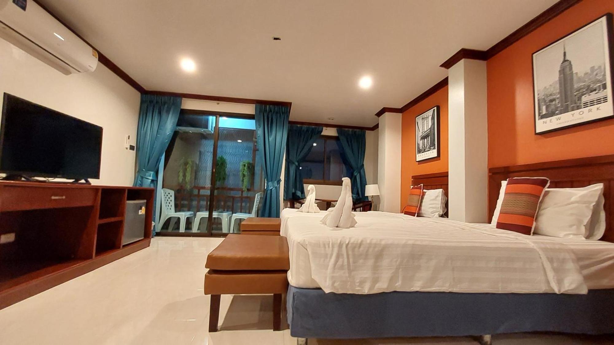 Benetti House Hostel Patong Екстериор снимка