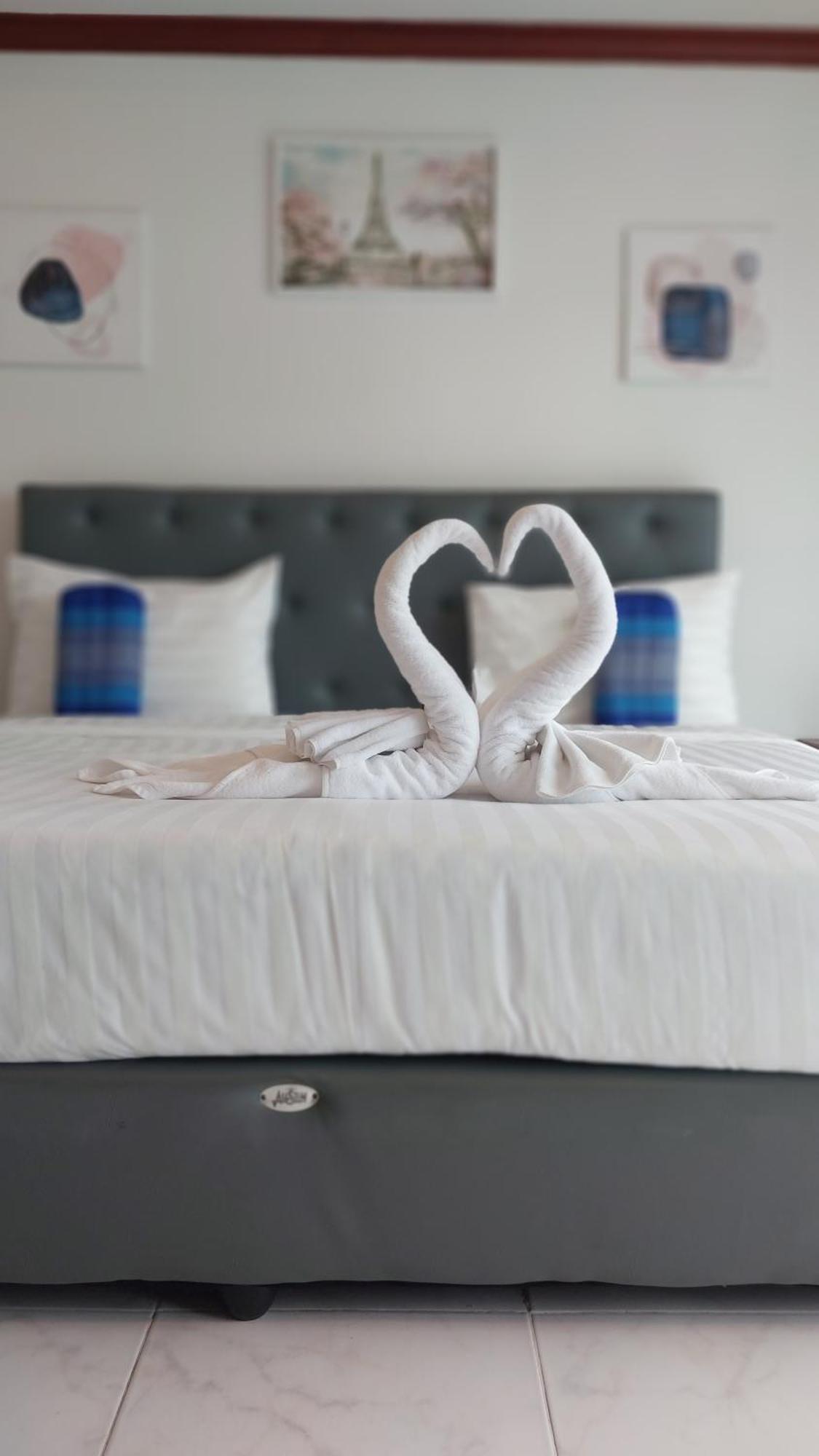 Benetti House Hostel Patong Екстериор снимка