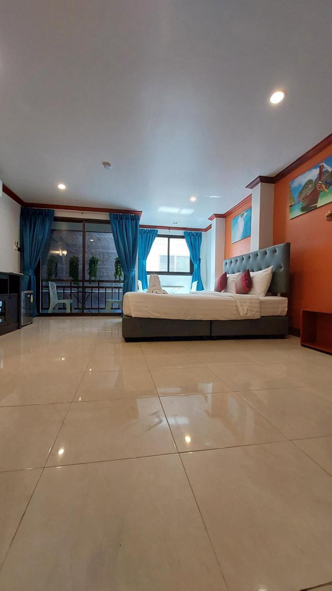 Benetti House Hostel Patong Екстериор снимка