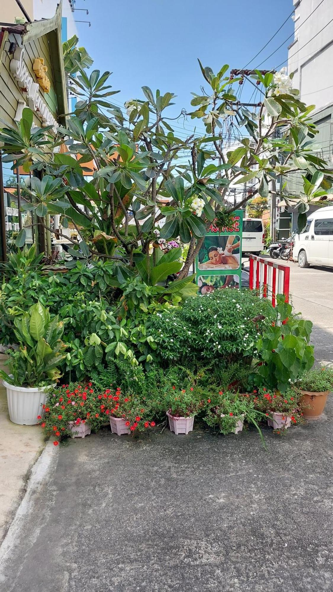 Benetti House Hostel Patong Екстериор снимка